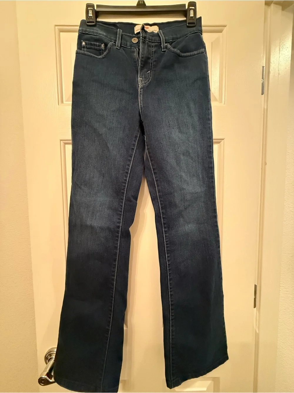 Levi's Perfectly Slimming 512 Bootcut Jeans Size 2M Dark Wash Denim Pants Womens